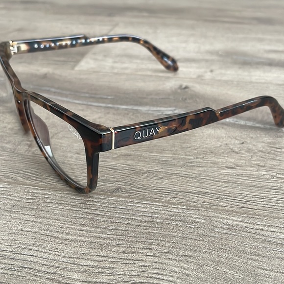 Quay Blue Light Glasses - Hardwire - Picture 5 of 14